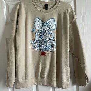 Gildan Cream Heavy Blend Sweatshirt Neckline